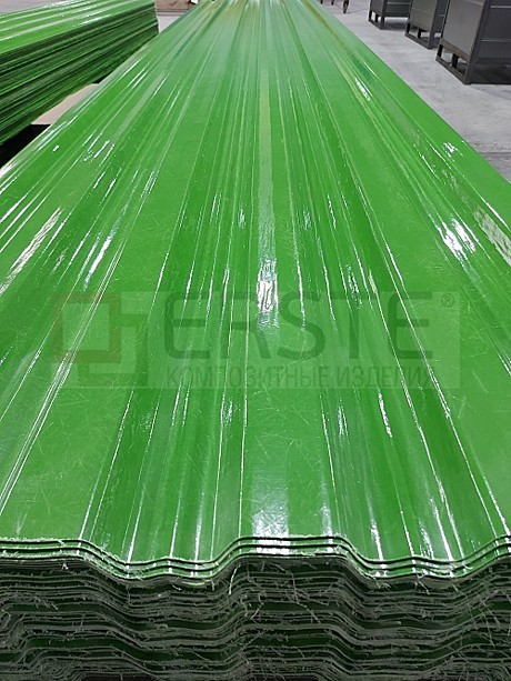 Лист стеклопластиковый профилированный зеленый RAL 6017 ЛПЦ-35/200-1,2 (трапец.) (1130х3520 мм)
