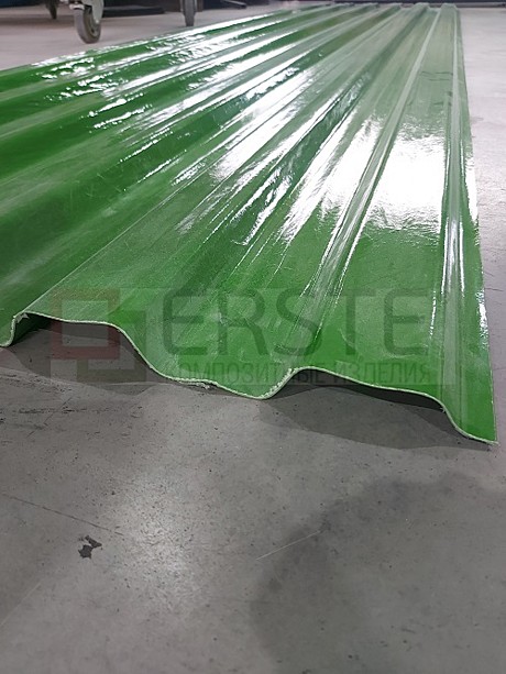 Лист стеклопластиковый профилированный зеленый RAL 6017 ЛПЦ-35/200-1,2 (трапец.) (1130х4520 мм)