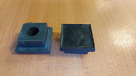 Подставка черная полиуретановая для композитных решеток (ячейки 50х50 мм)