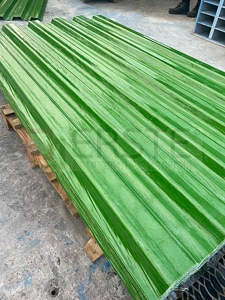 Лист стеклопластиковый профилированный цветной зеленый ERSTE RAL 6017 ЛПЦ- 35/200-1,2 мм (трапеция) (1150х2000 мм)