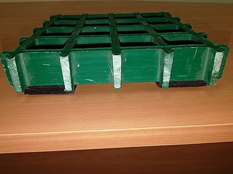 Комплект подставки (композитная решетка ISO-FR на полиуретановых ножках) (ВхШхГ), мм: 40х2002х1000